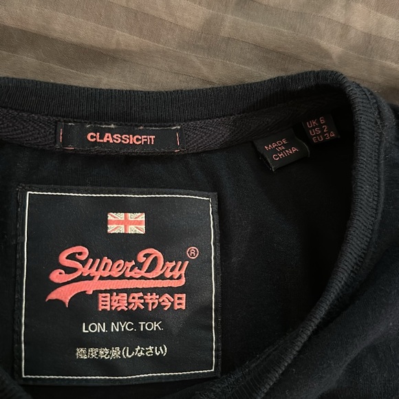 Superdry embroidered t-shirt in great condition - Picture 4 of 5